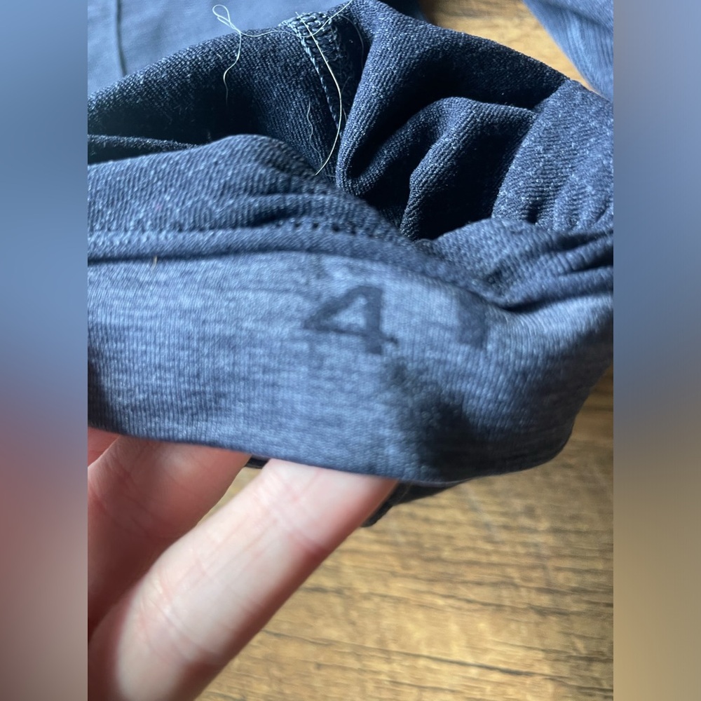 Size 4 In the Flow cropped leggings - Picture 4 of 4
